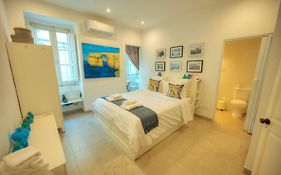 Seaview Sliema 30 Seconds To High Street & Ferry, 2X Double En-Suite Bedrooms, Modern Whole Traditional Townhouse, Kitchen, Living Area, & Roof Terrace