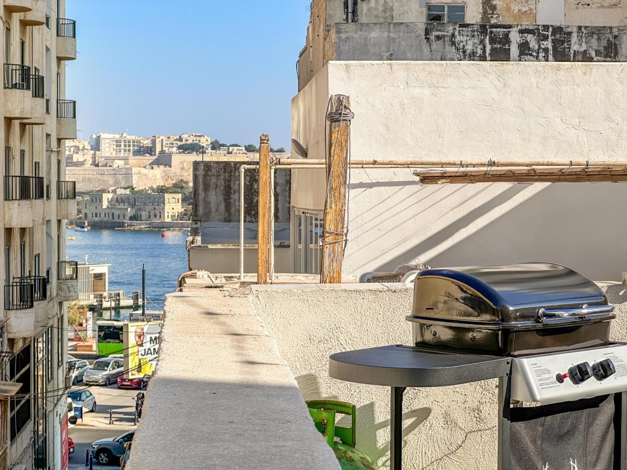 Seaview Sliema 30 Seconds To High Street & Ferry, 2X Double En-Suite Bedrooms, Modern Whole Traditional Townhouse, Kitchen, Living Area, & Roof Terrace Esterno foto