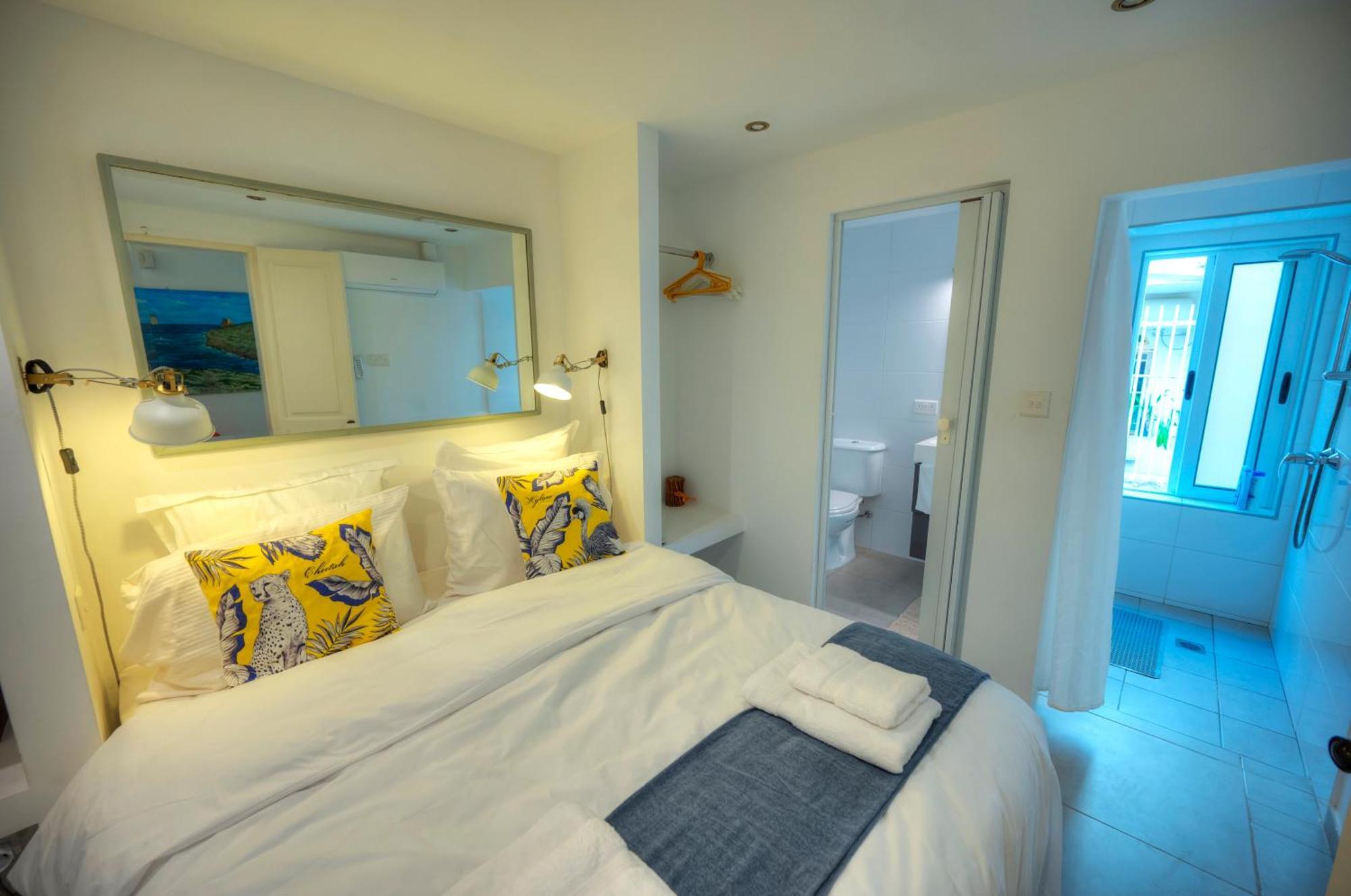 Seaview Sliema 30 Seconds To High Street & Ferry, 2X Double En-Suite Bedrooms, Modern Whole Traditional Townhouse, Kitchen, Living Area, & Roof Terrace Esterno foto