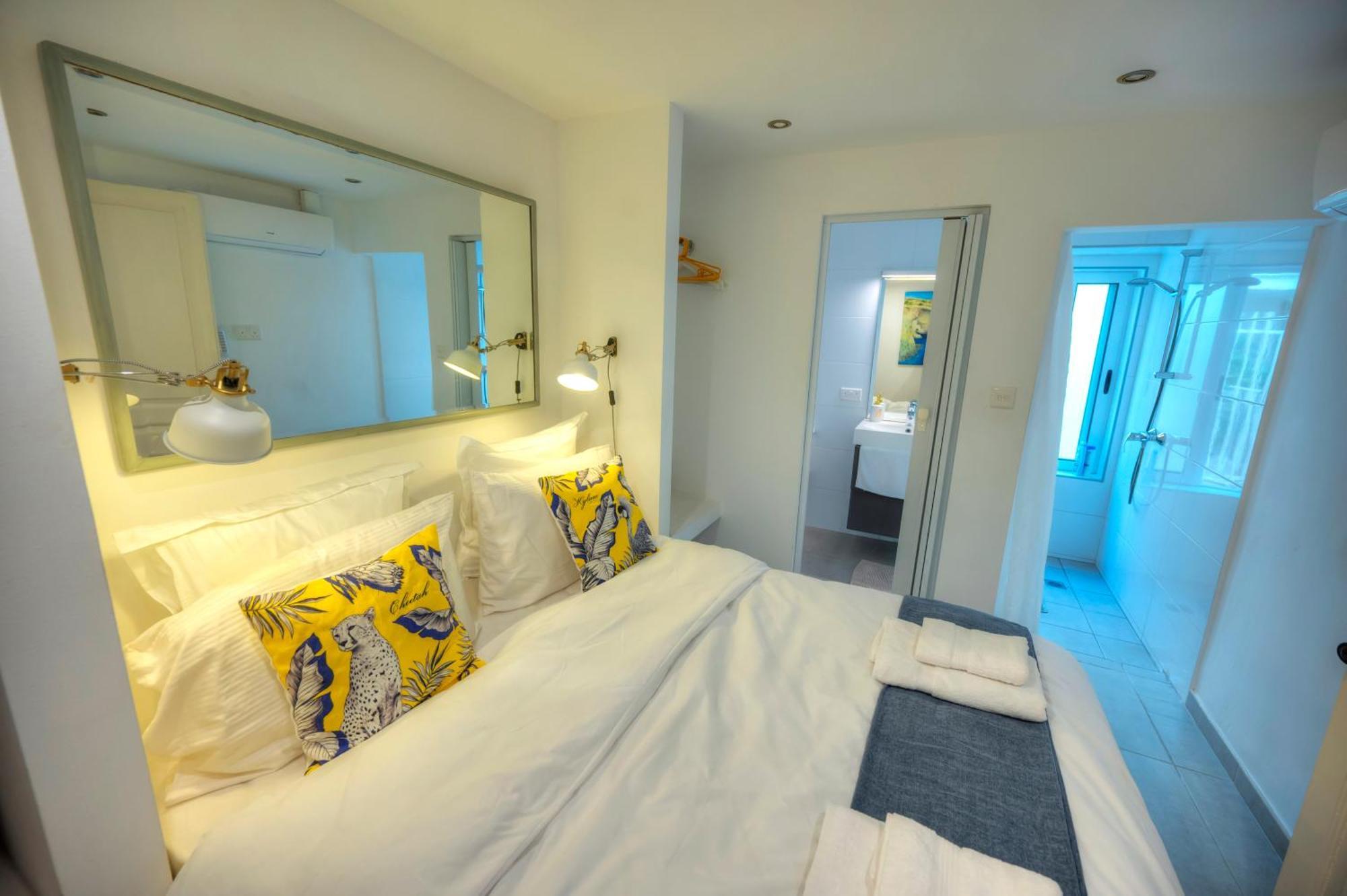 Seaview Sliema 30 Seconds To High Street & Ferry, 2X Double En-Suite Bedrooms, Modern Whole Traditional Townhouse, Kitchen, Living Area, & Roof Terrace Esterno foto