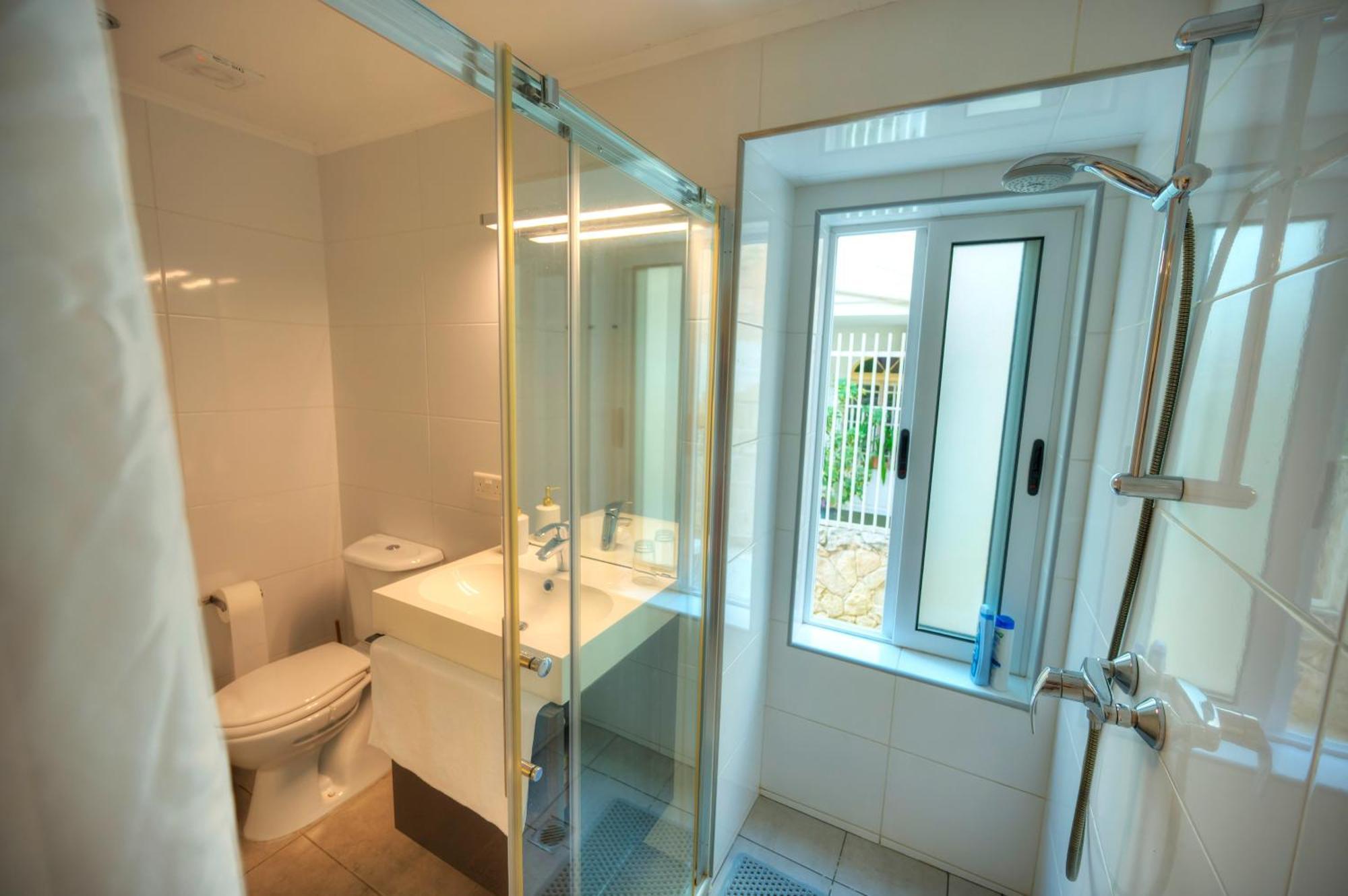 Seaview Sliema 30 Seconds To High Street & Ferry, 2X Double En-Suite Bedrooms, Modern Whole Traditional Townhouse, Kitchen, Living Area, & Roof Terrace Esterno foto