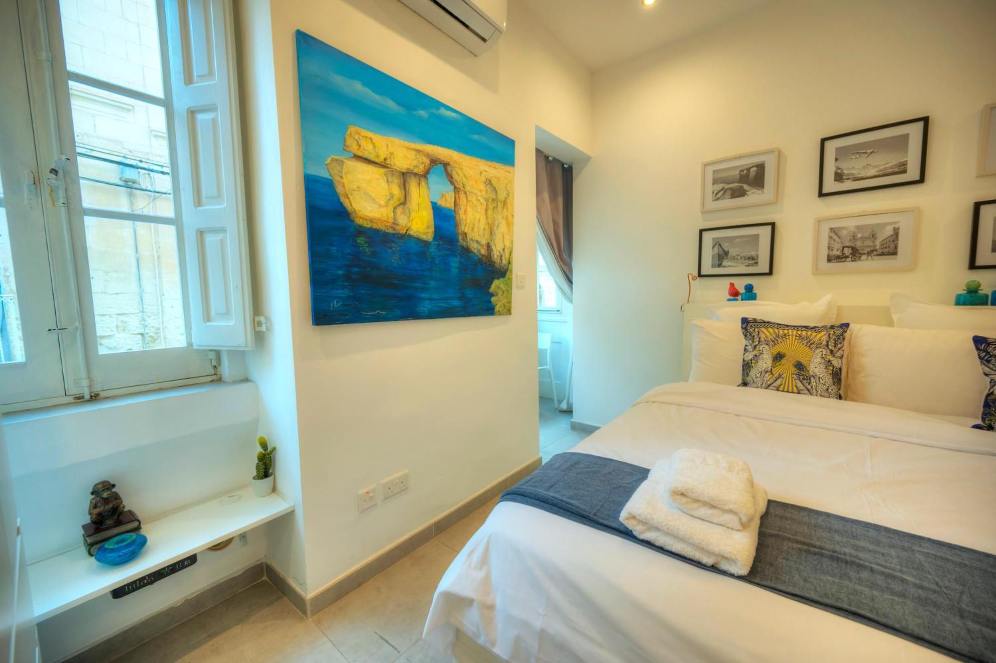 Seaview Sliema 30 Seconds To High Street & Ferry, 2X Double En-Suite Bedrooms, Modern Whole Traditional Townhouse, Kitchen, Living Area, & Roof Terrace Esterno foto