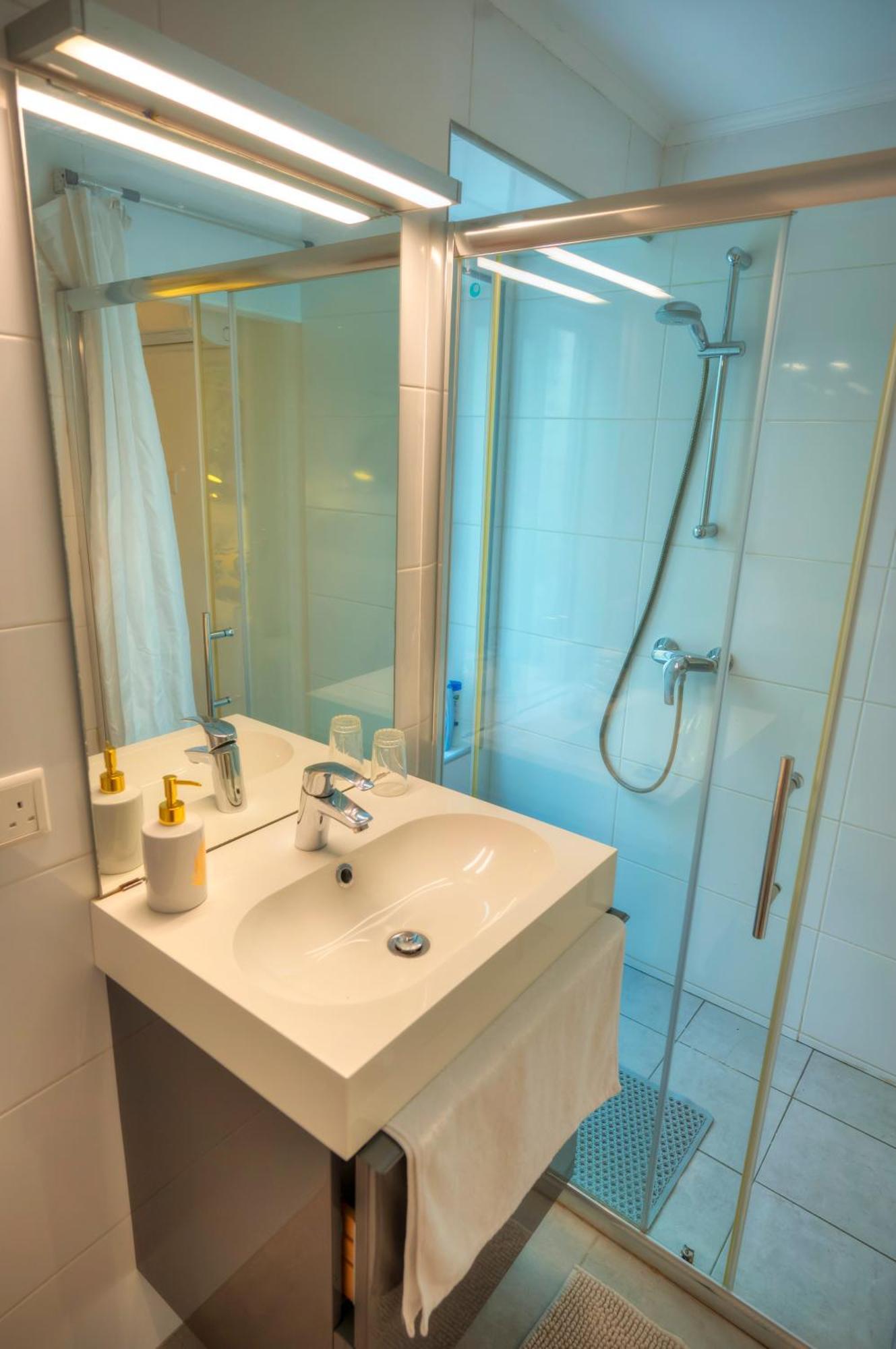 Seaview Sliema 30 Seconds To High Street & Ferry, 2X Double En-Suite Bedrooms, Modern Whole Traditional Townhouse, Kitchen, Living Area, & Roof Terrace Esterno foto