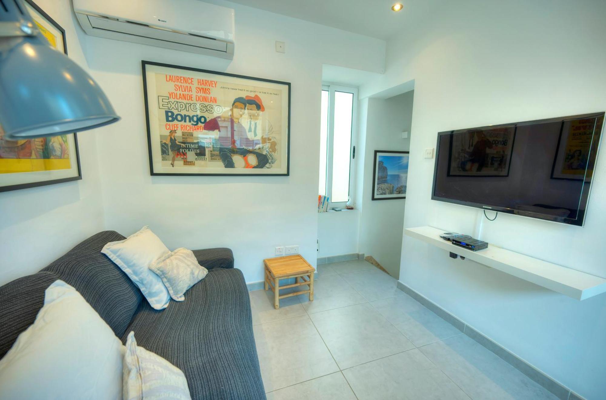 Seaview Sliema 30 Seconds To High Street & Ferry, 2X Double En-Suite Bedrooms, Modern Whole Traditional Townhouse, Kitchen, Living Area, & Roof Terrace Esterno foto