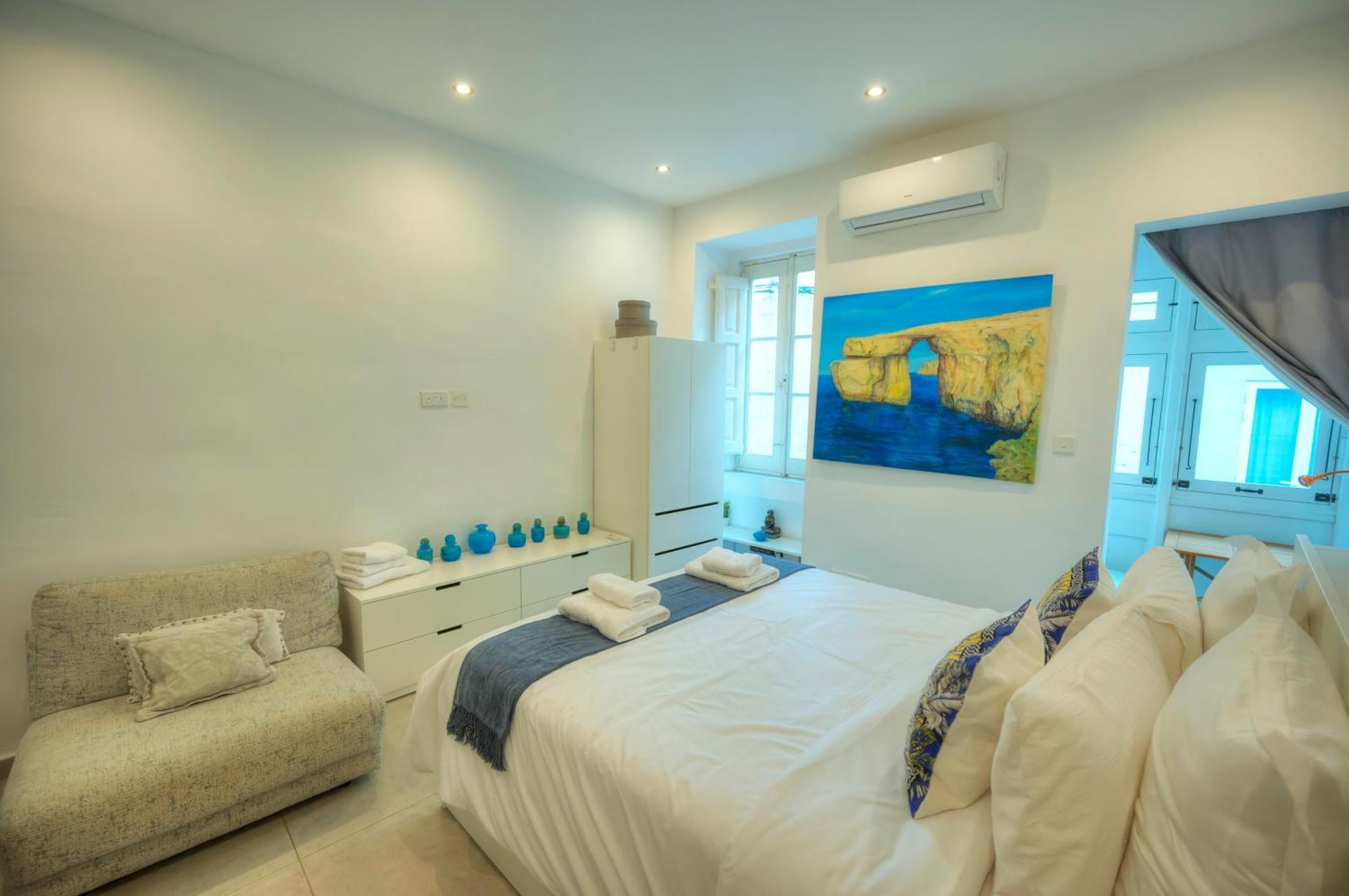 Seaview Sliema 30 Seconds To High Street & Ferry, 2X Double En-Suite Bedrooms, Modern Whole Traditional Townhouse, Kitchen, Living Area, & Roof Terrace Esterno foto