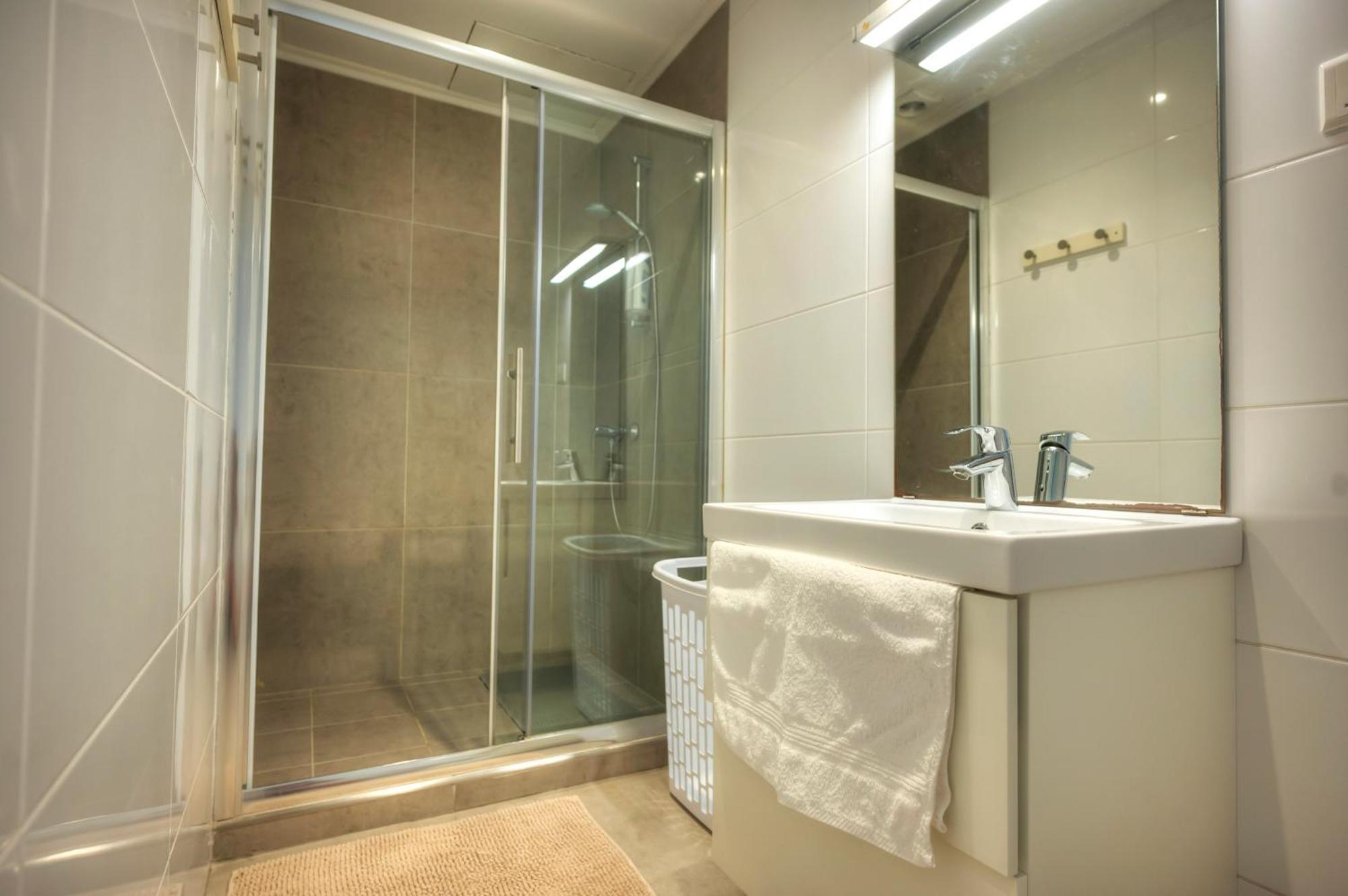 Seaview Sliema 30 Seconds To High Street & Ferry, 2X Double En-Suite Bedrooms, Modern Whole Traditional Townhouse, Kitchen, Living Area, & Roof Terrace Esterno foto