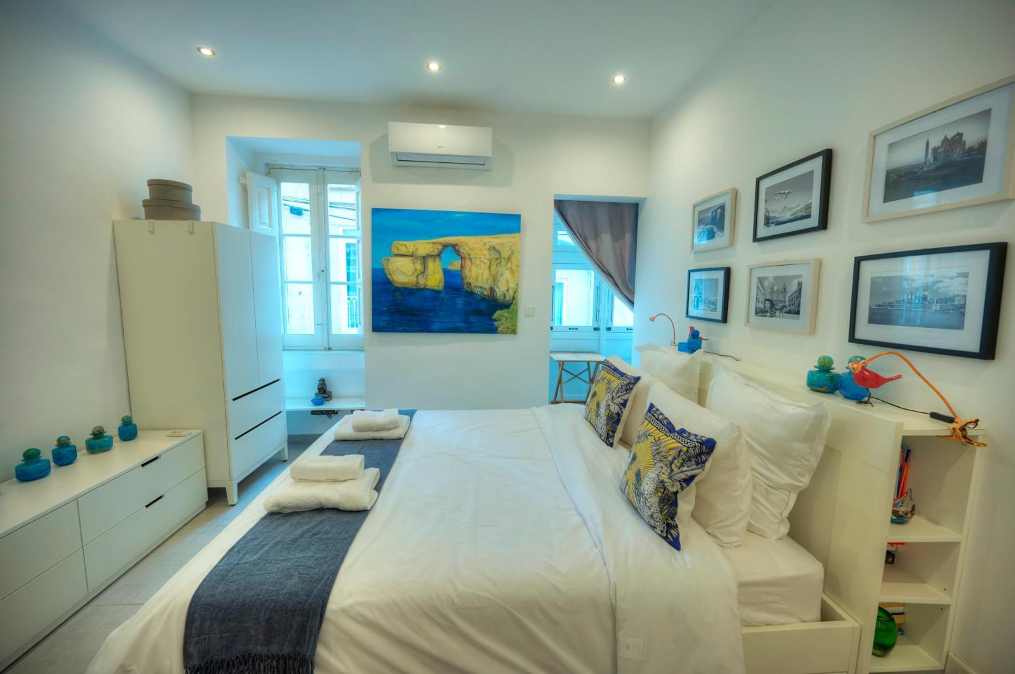 Seaview Sliema 30 Seconds To High Street & Ferry, 2X Double En-Suite Bedrooms, Modern Whole Traditional Townhouse, Kitchen, Living Area, & Roof Terrace Esterno foto